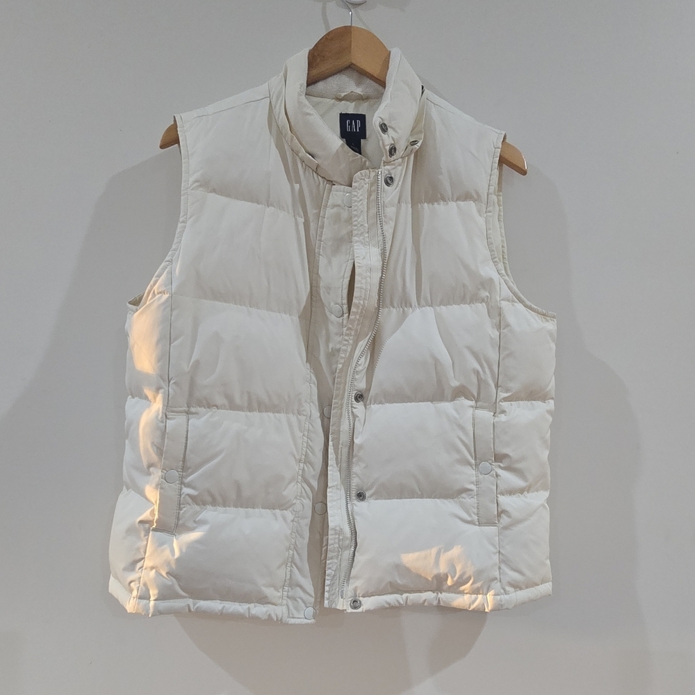 Gap Woman's White Puffer Vest Size L